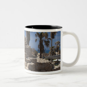 Caesarea ruïnes van de haven gebouwd door Herodes  Tweekleurige Koffiemok