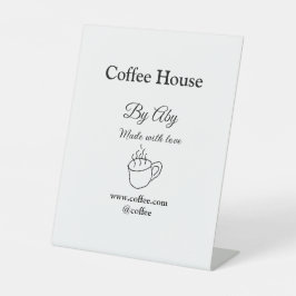 Café gemaakt met liefde voeg tekst website socia t reclamebord met voetstuk
