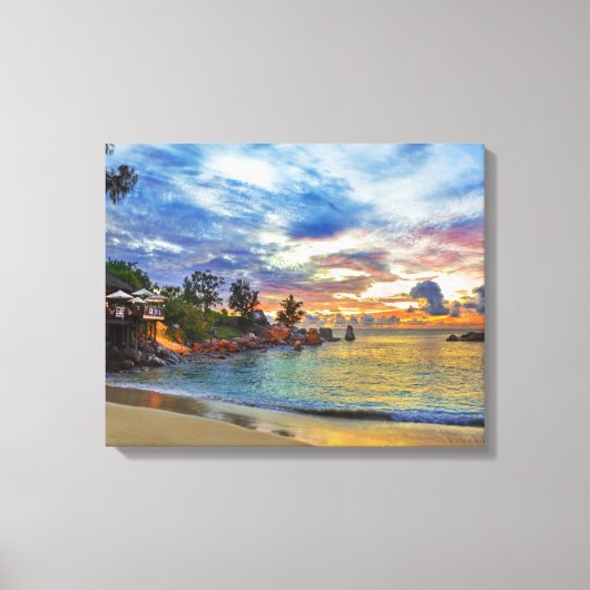 Cafe over tropisch strand op zonsondergang canvas afdruk (Voorkant)