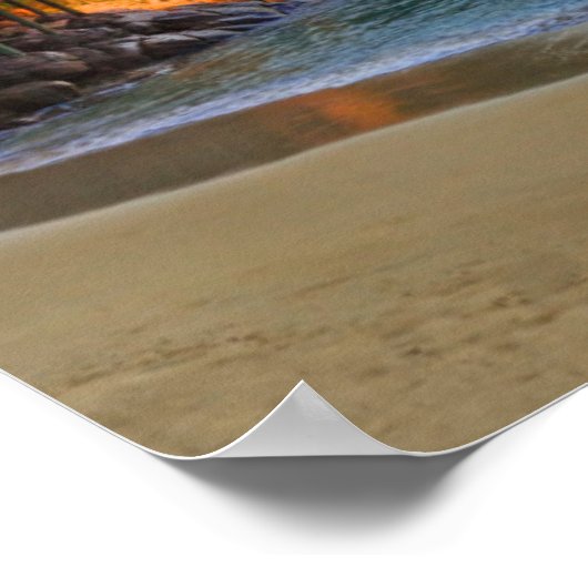 Cafe over tropisch strand op zonsondergang poster (Hoek)