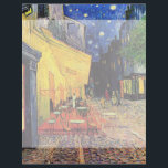 Cafe Terrace bij nacht door Vincent van Gogh<br><div class="desc">Cafe Terrace op de Place du Forum door Vincent van Gogh is een kunstschilderij van de impressionistische architectuur van het cityscape schilderij. Een uitzicht buiten van een restaurant met tafels, stoelen, serveerders en mensen die eten. Een mooie nacht met sterren aan de hemel in Arles, Frankrijk. Over de kunstenaar: Vincent...</div>