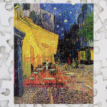 Cafe Terrace bij nacht door Vincent van Gogh Legpuzzel<br><div class="desc">Cafe Terrace op de Place du Forum door Vincent van Gogh is een kunstschilderij van de impressionistische architectuur van het cityscape schilderij. Een uitzicht buiten van een restaurant met tafels, stoelen, serveerders en mensen die eten. Een mooie nacht met sterren aan de hemel in Arles, Frankrijk. Over de kunstenaar: Vincent...</div>