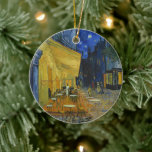Cafe Terrace bij nacht | Vincent van Gogh Keramisch Ornament<br><div class="desc">Café Terrace at Night (1888) van Vincent van Gogh is een lichtgevende en iconische voorstelling van een gezellig buitencafé in Arles, Frankrijk, onder een sterrenhemel. De levendige gele gloed van het café contrasteert prachtig met het diepblauwe van de nacht, waardoor een warme, uitnodigende sfeer ontstaat. Van Goghs expressieve penseelstreken en...</div>