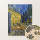 Café Terrace van Vincent Van Gogh Legpuzzel<br><div class="desc">Dit schilderij van een kleurrijk uitzicht in de openlucht is een beeldhouwwerk, het beeld van een ontspannen toeschouwer die zonder zorgen geniet van de charme van zijn omgeving. Het herinnert zich de stemming van Van Gogh toen hij schreef: "De nacht is levendiger en rijker dan de dag." De geel van...</div>