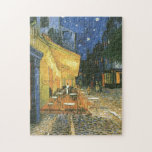 Cafe Terrace - Vincent van Gogh schilderende Art Legpuzzel<br><div class="desc">De waarheid is dat de constante studie van Van Gogh alleen maar leidt tot bevestiging en niet tot het creëren van zijn kleurgevoel. Misschien kon de kracht van dit instinct in zijn vroege tijd zelfs niet begrepen worden door de mensen die hem het meest sympathiseren, misschien zelfs niet door zichzelf....</div>