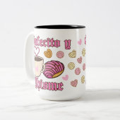 Cafecito y Chisme pan dulce Tweekleurige Koffiemok (Voorkant links)