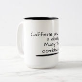 Cafeïne en ellebogen, een dodelijke Muay Thai comb Tweekleurige Koffiemok (Voorkant links)