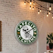 Cafesito en klok voor roddels