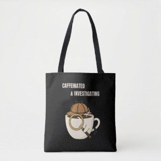 Caffeinated & Onderzoekend | Cozy Mystery Boek Lie Tote Bag