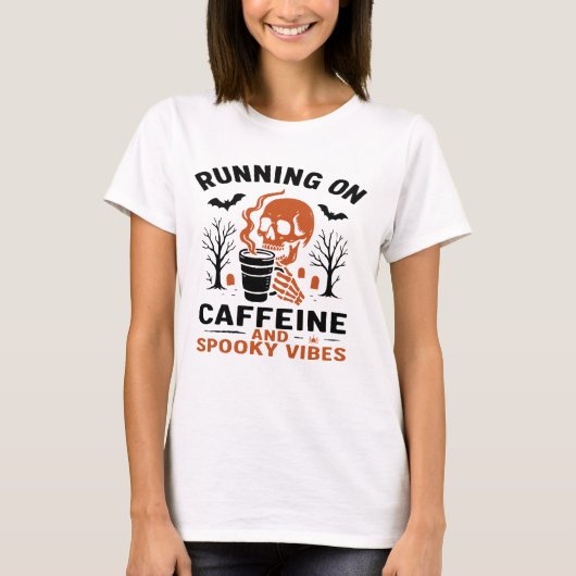 Caffeine and Spooky Vibes – Skeleton Coffee Lover  T-shirt (Voorkant)