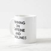 Caffeïne & Deadlines Hustle Mok (Voorkant links)