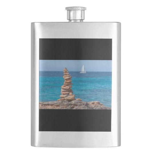 Cairn at the Mediterranean sea Flacon (Voorkant)