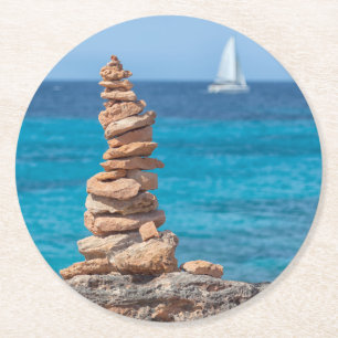 Cairn at the Mediterranean sea Ronde Kartonnen Onderzetter