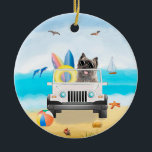 cairn shier Dog Rijden op strand Keramisch Ornament<br><div class="desc">Een griezelige hond die op het strand autorijdt is een perfect cadeauidee voor iemand die van dit hondenras houdt.</div>