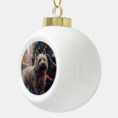 Cairn Terrier Kerstfeest Seizoen Keramische Bal Ornament (Rechts)