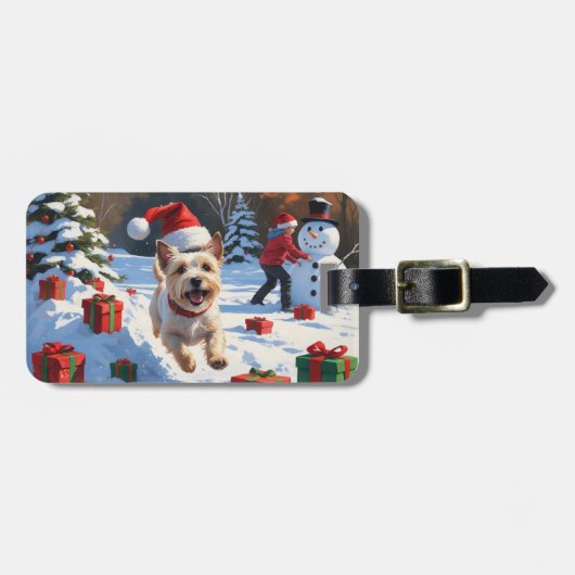 Cairn Terrier Rent in de Sneeuw met Kerstmuts Bagagelabel (Voorkant horizontaal)