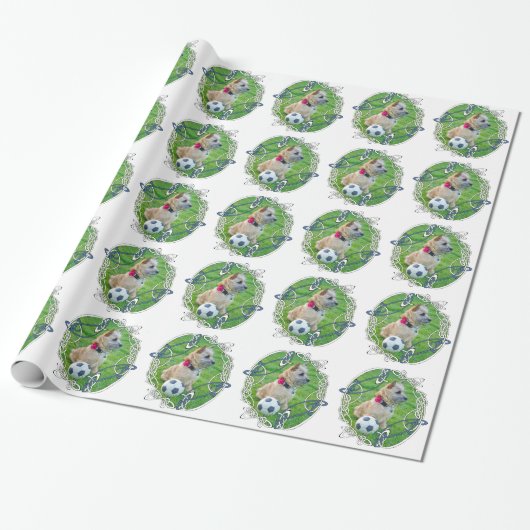 Cairn Terrier Voetbal Cadeaupapier (Uitgerold)