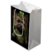 Caïro Terrier dog in St. Patrick's Day Dress Medium Cadeauzakje (Voorkant Gekanteld)