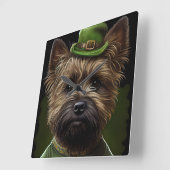 Caïro Terrier dog in St. Patrick's Day Dress Vierkante Klok (Hoek)