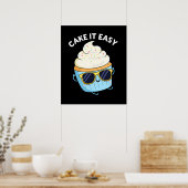 Cake It Easy Funny Cupcake Pun (Donkere BG) Poster (Keuken)