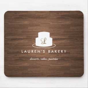 Cake Monogram Logo in Wit op bruine Woodgrain Muismat