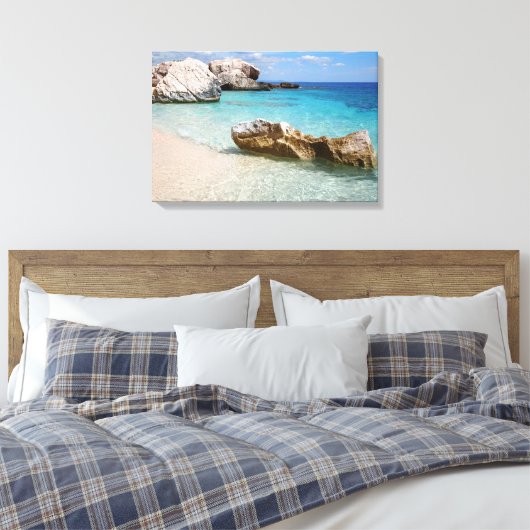 Cala Mariolu strand, Sardinië canvas print (Insitu (Slaapkamer))