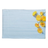 Calendula Bloemen: Blauwe houten achtergrond Kussensloop (Achterkant)