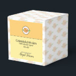 Calendula Marigold Wildflower Bad Bomb Box Bedankdoosjes<br><div class="desc">Calendula goudsbloem badbomdoos voor uw zelfgemaakte handgemaakte badbommen met goudsbloem of calendula infusie of geurmengsels. Volledig aanpasbaar, zodat het kan worden gebruikt voor elke geur of smaak — niet alleen kalender. Gebruik je eigen achtergrondpatroon en/of afbeelding in de cirkel, verander de 'naam' van je zeep of cadeau, de scripttypografie regel...</div>