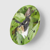 Calico Cat in de Zinnias Ronde Klok (Hoek)