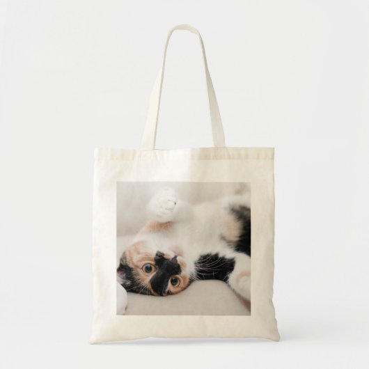 Calico Cat Laying op zijn rug met poten omhoog Tote Bag (Voorkant)