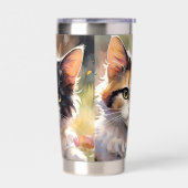 Calico Kat en Vlinders in de voorjaarstuin Geïsoleerde Drinkbeker (Links)