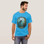 California Freediving Diver with Kelp and Fish URM T-shirt (Voorkant volledig)
