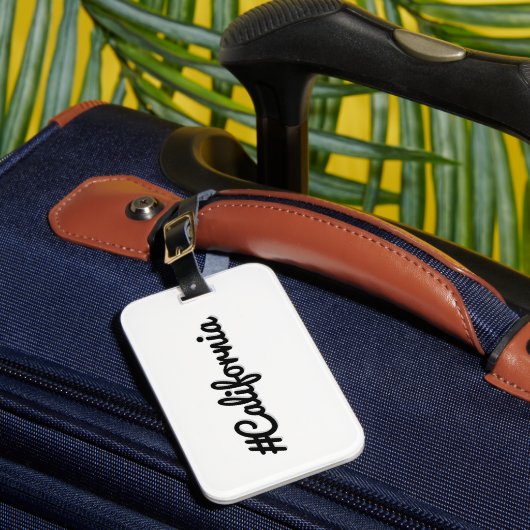 California Hashtag – Minimalistisch reizen Bagagelabel (Voorkant Insitu 1)