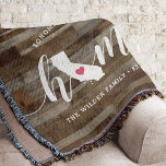 California Home State Personalized Wood Kijk uit Deken<br><div class="desc">Show wat trots van de thuisstaat met deze schattige luxe houten plank die deken gooit met "thuis" in een wit kalligrafiekschrift met een silhouette kaart van de staat Californië die voor de letter "O." staat. Een roze hartillustratie in de staatskaart voltooit het ontwerp; u kunt de positie van het hart...</div>