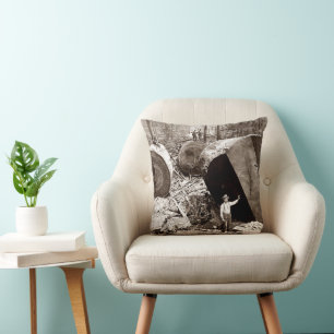 California Lumberjacks Next to Fallen Redwood 1910 Kussen