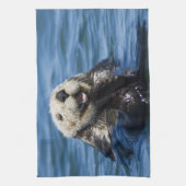 California Sea Otter Enhydra lutris grooms Theedoek (Verticaal)
