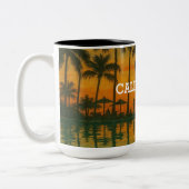 California Sunset Mug – Tropical Beach Vibes with  Tweekleurige Koffiemok (Links)
