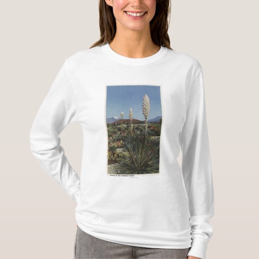 CaliforniaYucca Cacti in Bloom in woestijn T-shirt (Voorkant)