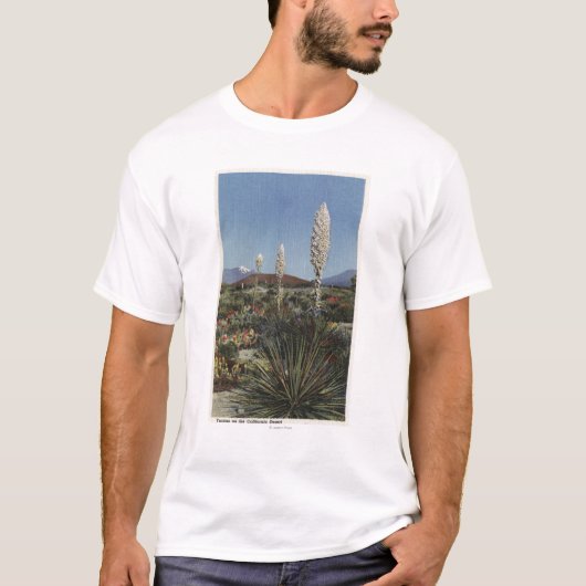 CaliforniaYucca Cacti in Bloom in woestijn T-shirt (Voorkant)