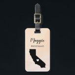 Californië kaart Bagagelabel, bruiloft feest welko Bagagelabel<br><div class="desc">Deze staatsbagagelabels maken de perfecte bruiloft cadeautjes voor labels of welkome tas labels. Stropdas het aan uw bruidsmaidgiften in plaats van een typisch label van de papiergift, en zij kunnen het voor maanden en jaren gebruiken om te komen. Labels hebben een perzikabrikozenachtergrond. Om het hart bij de trouwplaats te plaatsen,...</div>