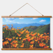 Californische papavers voor een heuvel hangend wandkleed (Voorkant)