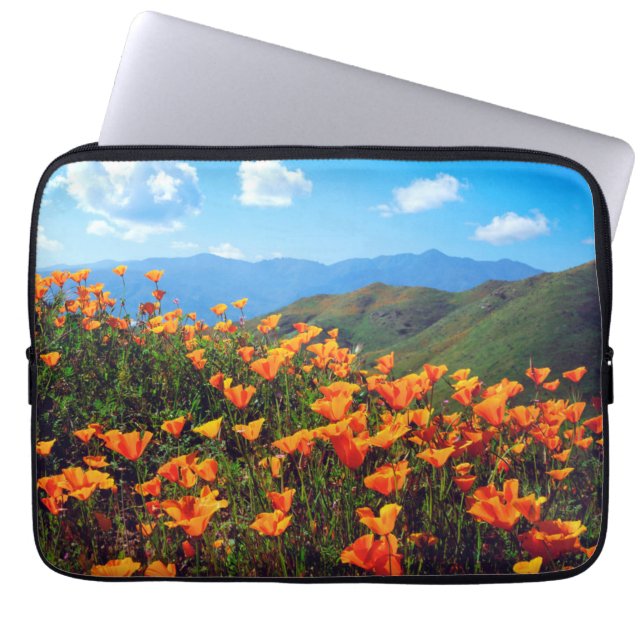 Californische papavers voor een heuvel laptop sleeve (Voorkant)