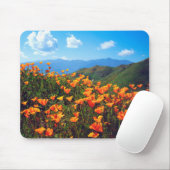 Californische papavers voor een heuvel muismat (Met muis)