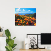 Californische poppies met een heuvel poster (Thuiskantoor)