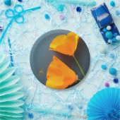 Californische poppies op blauw papieren bordje (Feest)