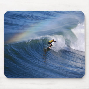 Californische surfer onder regenboogmousepad muismat