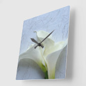 Calla-leugens op decoratieve achtergrond vierkante klok (Hoek)