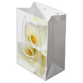 Calla liegt boven de kop medium cadeauzakje (Voorkant Gekanteld)