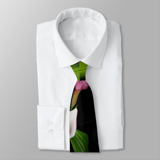 Calla Lilies en Stropdas van bladeren (Gebonden)