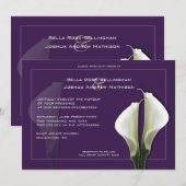 Calla Lilies Huwelijksuitnodiging op Paarse Kaart (Voorkant / Achterkant)